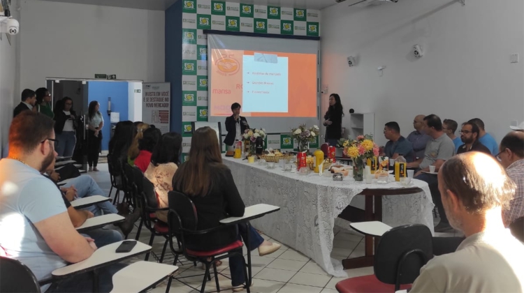 Notícia: Café com Presidente reúne empresários e apresenta novidades para o comércio local